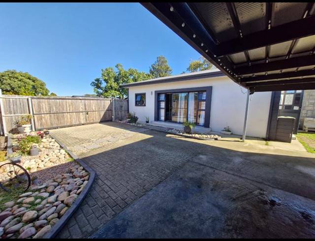 4 BEDROOM HOUSE FOR SALE IN GEORGE SOUTH